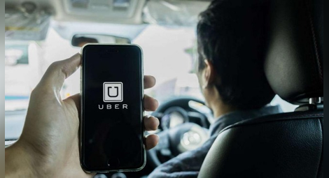 Шофьор на Uber викнат да вози жена си и гаджето й
