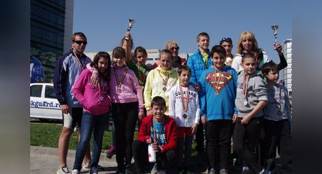 Млади русенски дуатлонисти с две титли и медал в Букурещ