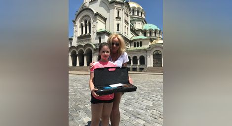 Мария Гроздева подари пистолет на бъдеща звезда от Русе