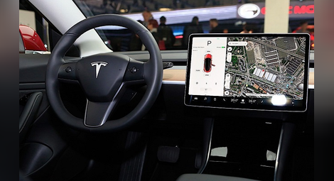 Автопилотът на Tesla катастрофира веднъж на 4,8 млн. км, по-безопасен е от шофьор