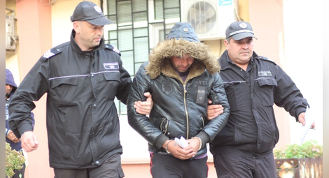 Пускат трима от задържаните за побоя в Гълъбово