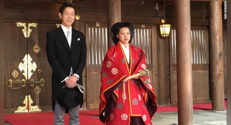 Принцеса Аяко се сбогува със семейството си, омъжи се за „обикновен японец“