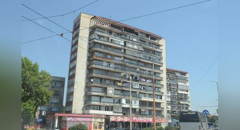 Болна жена скочи от 12 етаж на блок „Русия“