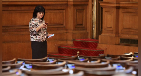 Липса на кворум провали днешното заседание на парламента