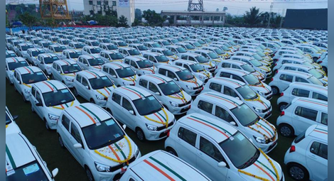 Шеф подари 600 коли на служителите си