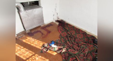 В стаята, в която е станало убийството, има само една постелка на земята.