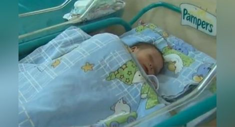 Издирват майка, изоставила 2-месечното си бебе в Кирково