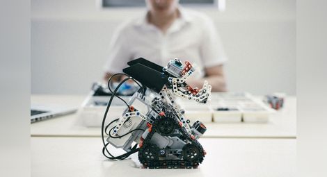 В „Никола Обретенов“ се готвят  за национално състезание по роботика