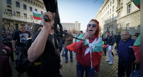 Протестиращи блокираха центъра на София 