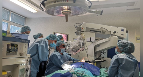 Лекари от ВМА отстраниха опасен тумор от главата на жена