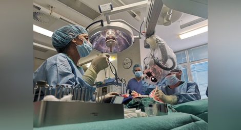 Лекари от ВМА отстраниха опасен тумор от главата на жена