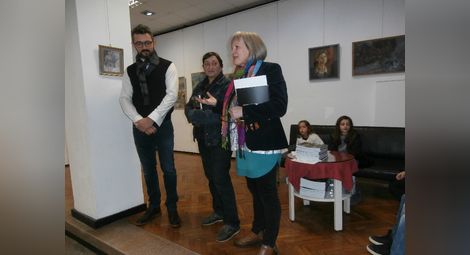 Изложбата беше открита от директорката на Художествената галерия Елена Великова. 			          Снимка: Авторът