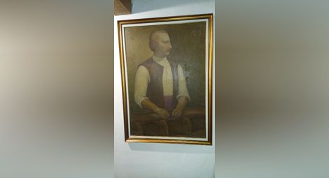 Семейство дари портрет на Колю Фичето на музея в Бяла