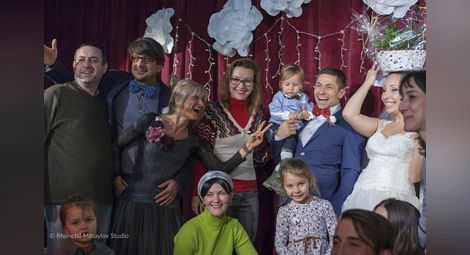 Щура сватба на сцената вдигнаха Деница Дончева и Мартин Маринов
