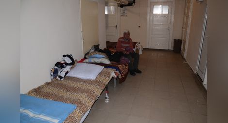 Бездомници започнаха да пълнят приюта „Добрият самарянин“