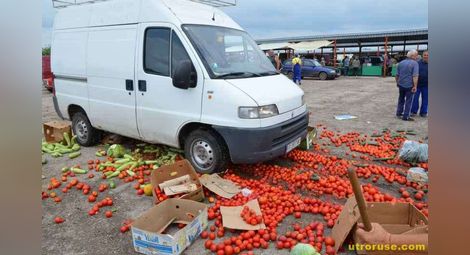 Протест свали цената на кило домати до стотинка