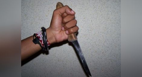 Психопатка ръга с ножица в центъра на Велико Търново