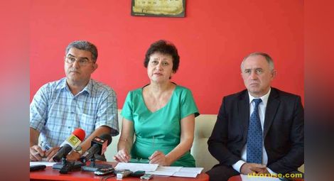 Червените депутати се заканиха на калинките в администрацията