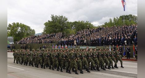 Сърбия въвежда задължителна военна служба догодина