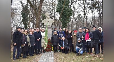 Русенци почетоха рождението на  Ботев пред паметника в Букурещ
