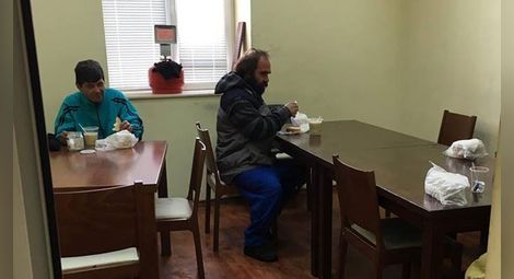 На Георги беше дадена възможност да се храни в трапезарията на БЧК.                                                                        Снимка: Фейсбук