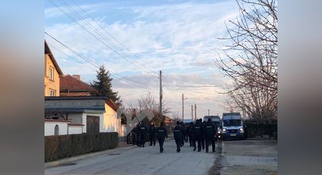 Над 10 буса на жандармерията вече са в очакване на протеста във Войводиново
