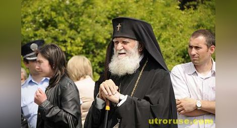 Свещеници от Варна не искат Калиник