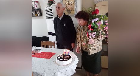 Стотици поздравиха за 80-ия юбилей дългогодишната учителка Денка Филипова