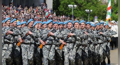 Армията търси младежи и  девойки за военно обучение