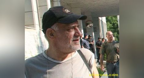 Пловдивски лидер на протеста нападнат пред дома му с камъни