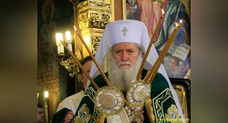 Патриарх Неофит носи мощи на света Марина в Каран Върбовка