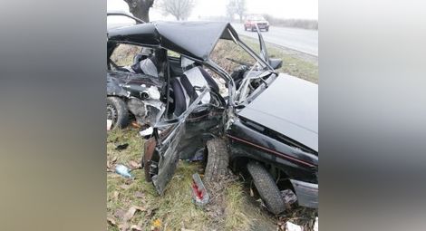 Шофьор загина в тежка катастрофа край Бяла