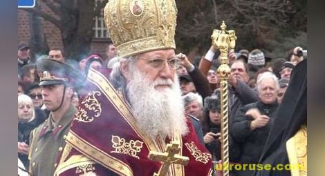 Патриархът лети за Москва с кардиолог