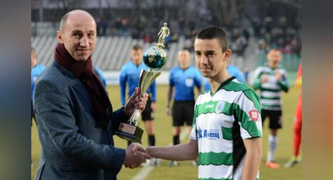 Мартин при награждаването му като футболист номер 1 на Варна през 2017 година. Снимка: Интернет