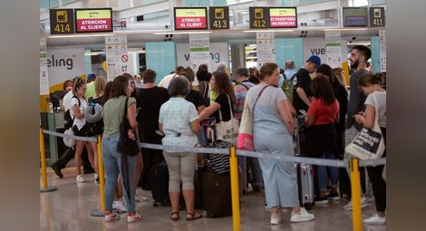 Над 70 полета отменени от летище Барселона