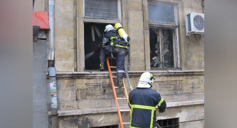 Възрастна жена пострада тежко при пожар в Русе