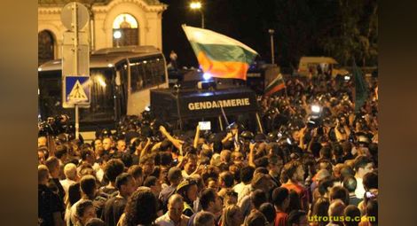 Франс прес: Протестното движение в България се втвърдява 