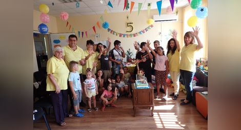 Образователният център в Ценово отпразнува петия си рожден ден