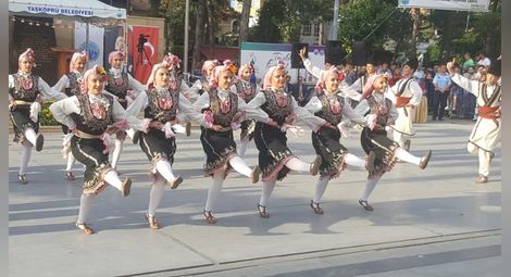 Найденкировци спечелиха овации на фестивал на чесъна в Ташкьопрю