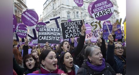 За 7 месеца в Турция са убити 285 жени