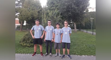 Български ученици взеха 4 медала от олимпиада по информатика в Словения