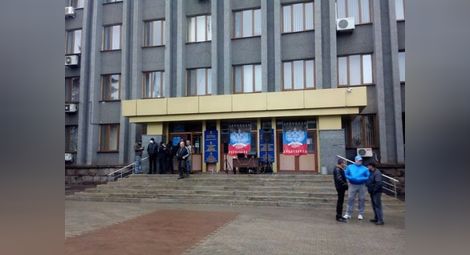 Милицията в Луганск минава на страната на федералистите, атаката срещу Славянск спряна