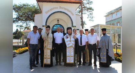 Владиката освети новия параклис  „Рождество Богородично“ в Борово