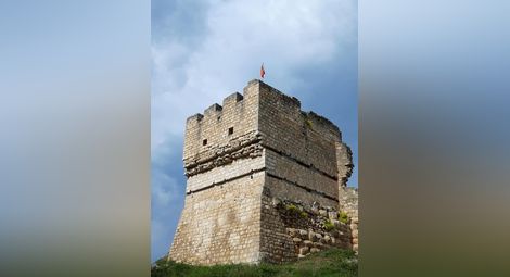Средновековната кула в Червен използвана в световния тв хит „Игра на тронове“