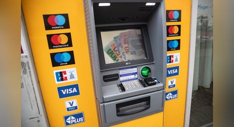 Дъжд от пари се изсипа от банкомат в Хърватия
