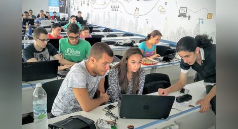 Софтуерният университет обучава безплатно по основи на програмирането в Русе