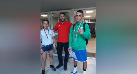 Алексей със своите медалисти от европейското първенство.  Снимка: Утро