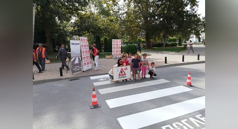 Четири пешеходни пътеки с послание „Убий скоростта, спаси дете“