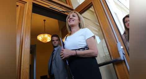 БСП единодушно подкрепи Мая Манолова за кмет на София