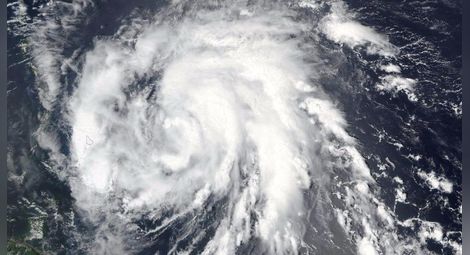 Тропическата буря Умберто удари Бахамите